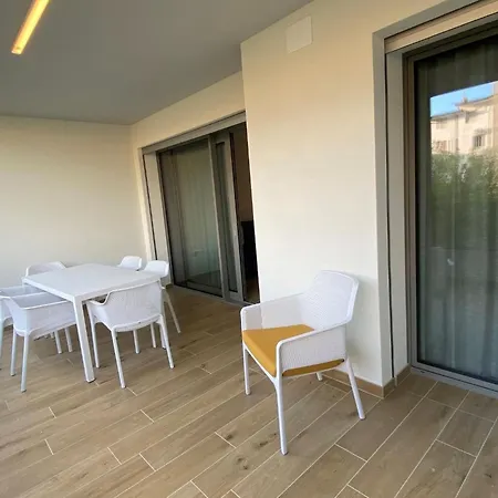 Bright Flat With Terrace Near The Sea